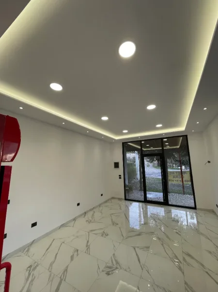 Tirane, jepet me qera lokal Kati 0, 50 m² 400 €