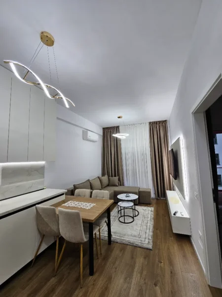 Tirane, jepet me qera apartament 1+1+Ballkon Kati 5, 50 m² 450 € (Kompleksi Mangalem 21, Rezidenca Kadiu)