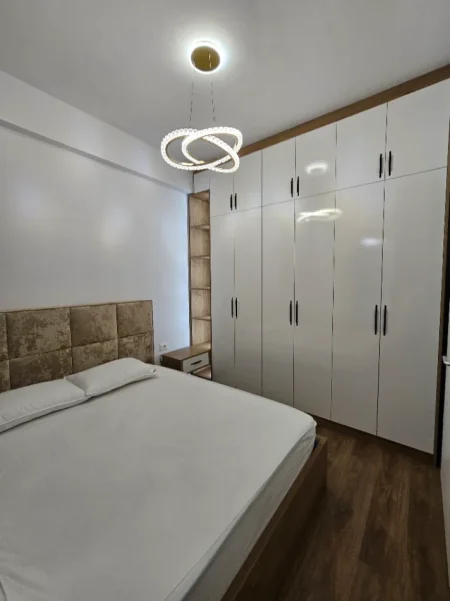 Tirane, jepet me qera apartament 1+1+Ballkon Kati 5, 50 m² 450 € (Kompleksi Mangalem 21, Rezidenca Kadiu)
