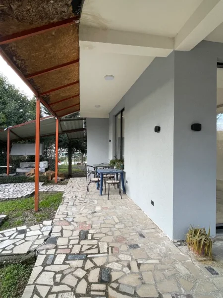 Tirane, jepet me qera lokal Kati 0, 50 m² 400 € 