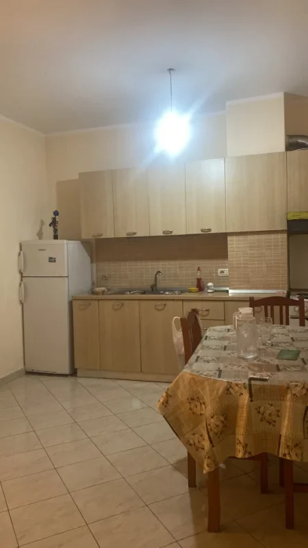 Tirane, jepet me qera apartament 2+1 Kati 4, 80 m² 370 € (astir)