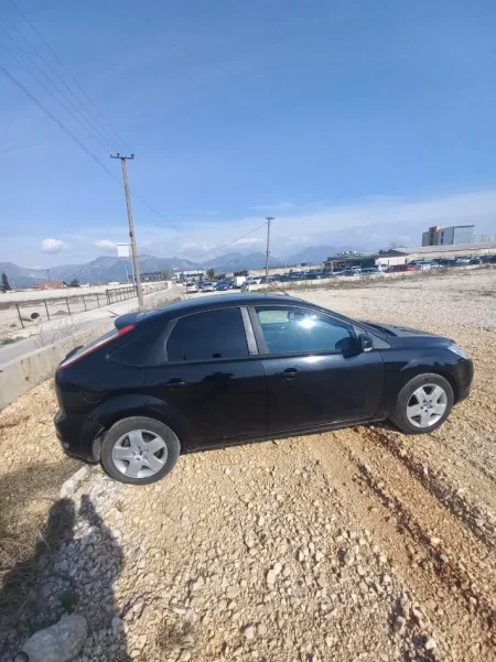 Tirane, shes makine Ford Fokus Nafte, manuale Klima 170.000 km 280.000 €
