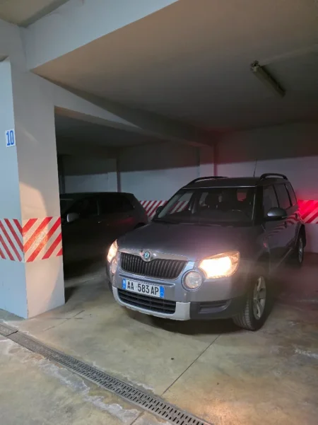 Tirane, shitet SUV Skoda Yeti 1.2 TSI 2010 Benzin, gri e erret manuale Kondicioner 174.000 km 6.000 €