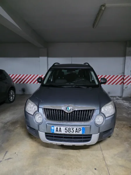 Tirane, shitet SUV Skoda Yeti 1.2 TSI 2010 Benzin, gri e erret manuale Kondicioner 174.000 km 6.000 €
