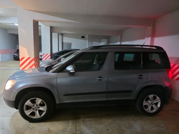 Tirane, shitet SUV Skoda Yeti 1.2 TSI 2010 Benzin, gri e erret manuale Kondicioner 174.000 km 6.000 €