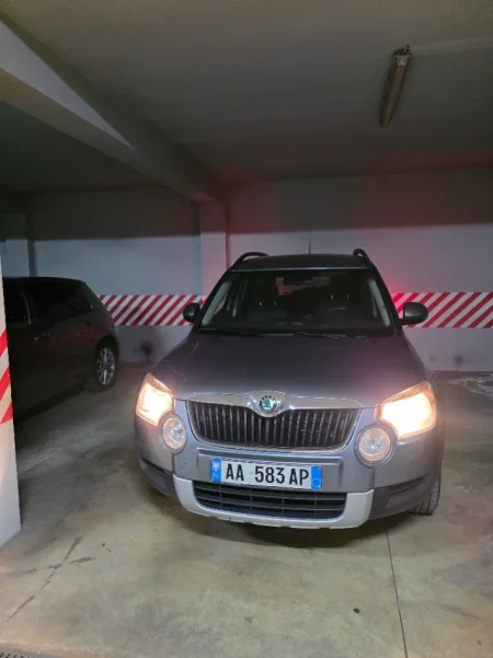 Tirane, shitet SUV Skoda Yeti 1.2 TSI 2010 Benzin, gri e erret manuale Kondicioner 174.000 km 6.000 €