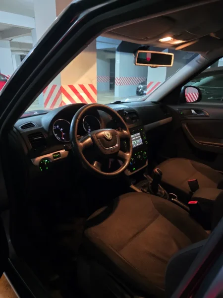 Tirane, shitet SUV Skoda Yeti 1.2 TSI 2010 Benzin, gri e erret manuale Kondicioner 174.000 km 6.000 €