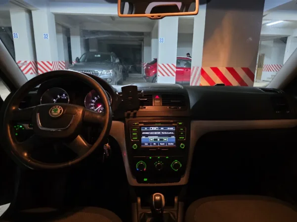 Tirane, shitet SUV Skoda Yeti 1.2 TSI 2010 Benzin, gri e erret manuale Kondicioner 174.000 km 6.000 €