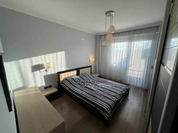 Tirane, jepet me qera apartament 2+1 Kati 8, 120 m² 750 € 