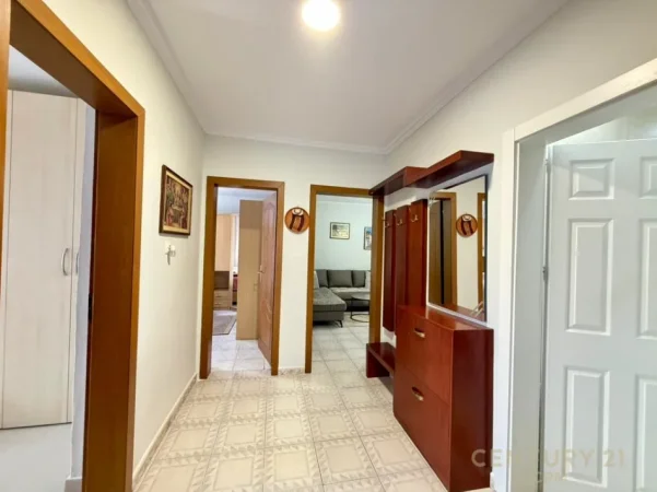 Tirane, jepet me qera apartament 2+1 Kati 4, 65 m² 450 € 