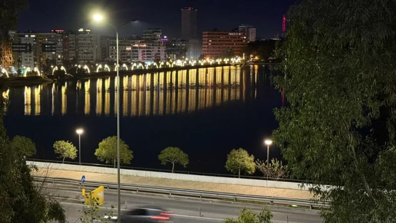 Tirane, jepet me qera apartament 2+1+Ballkon Kati 3, 130 m² 1.300 € (Liqeni Artificial)