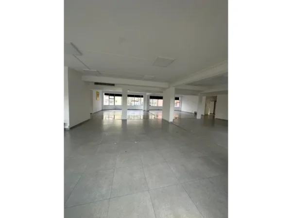 Tirane, jepet me qera shtepi Kati 0, 1.340 m² 13.400 €