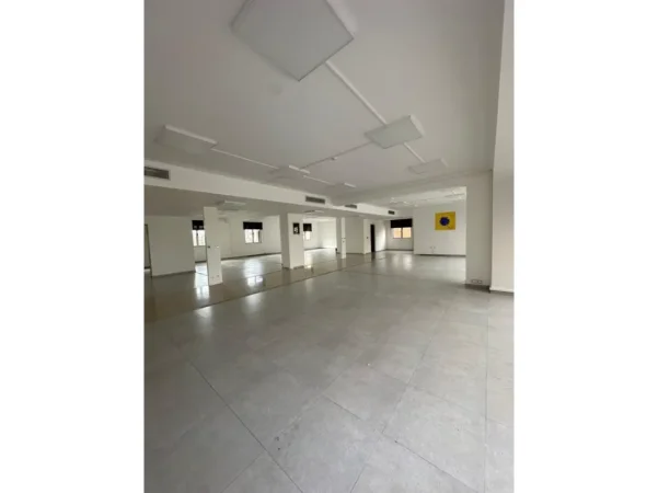 Tirane, jepet me qera shtepi Kati 0, 1.340 m² 13.400 €