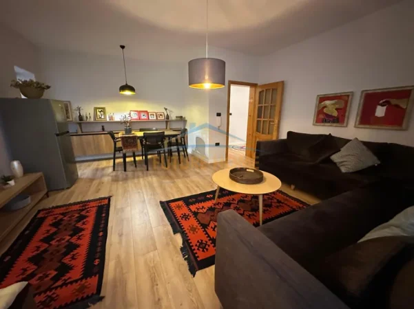 Tirane, jepet me qera apartament Kati 1, 76 m² 700 €