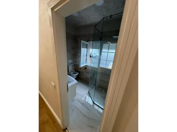 Tirane, shitet apartament Kati 6, 157 m² 350.000 €