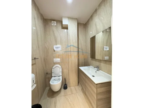 Tirane, jepet me qera zyre Kati 1, 120 m² 1.700 €