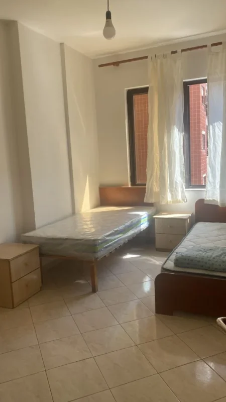 Tirane, jap me qera apartament 2+1 Kati 4, 80 m² 370 € (astir)