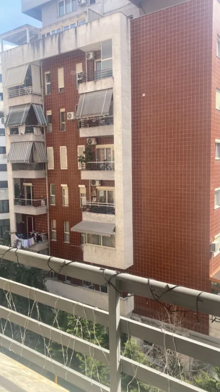 Tirane, jap me qera apartament 2+1 Kati 4, 80 m² 370 € (astir)