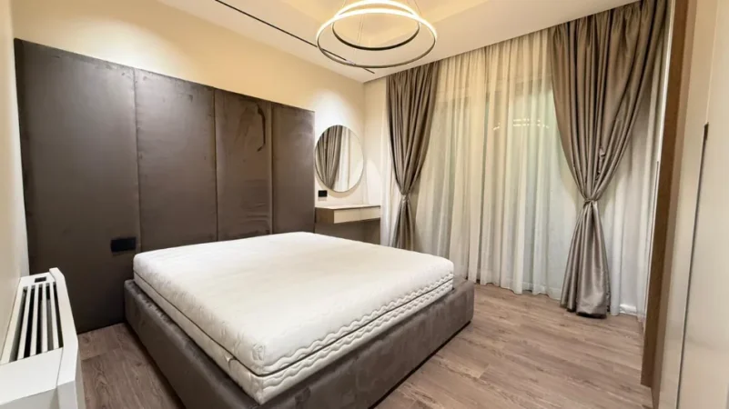 Tirane, jepet me qera apartament 2+1 Kati 3, 135 m² 1.350 € (liqeni)