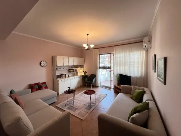 Tirane, jepet me qera apartament 2+1 Kati 5, 95 m² 800 € (stadiumi dinamo)