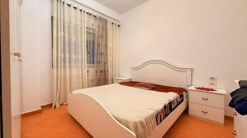 Tirane, jepet me qera apartament 1+1 Kati 1, 70 m² 600 € 