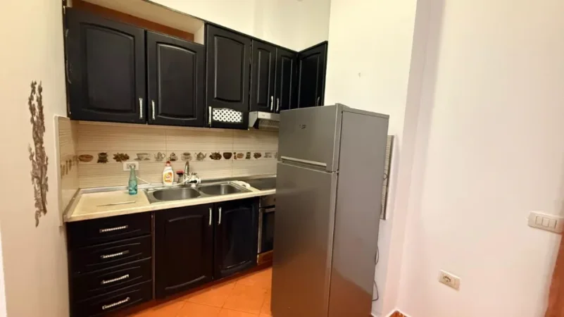 Tirane, jepet me qera apartament 1+1 Kati 1, 70 m² 600 € 