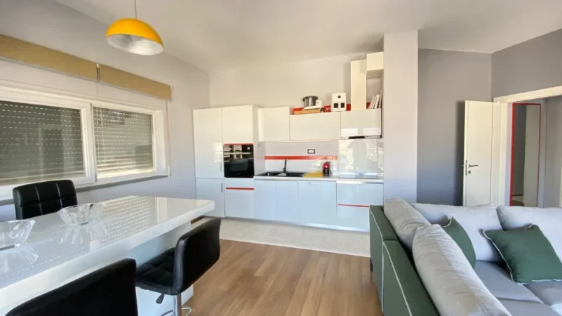 Tirane, jepet me qera apartament 2+1 Kati 3, 100 m² 1.000 € 