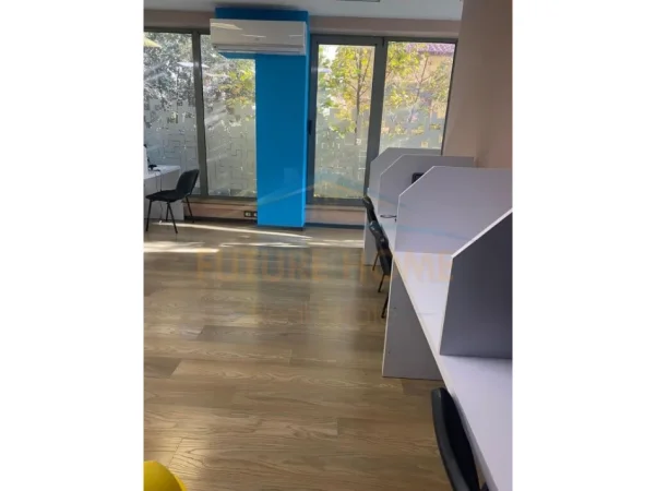 Tirane, jepet me qera zyre Kati 1, 288 m² 3.000 € (Selvia,Tirane)