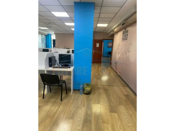 Tirane, jepet me qera zyre Kati 1, 288 m² 3.000 € (Selvia,Tirane)