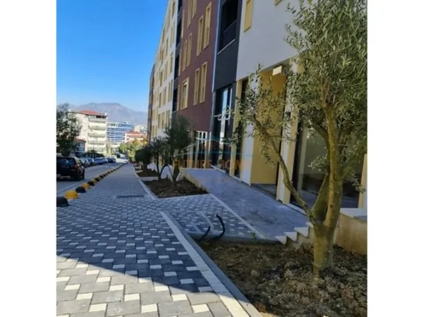 Tirane, jepet me qera ambjent biznesi Kati 0, 405 m² 5.500 € (SELITE)