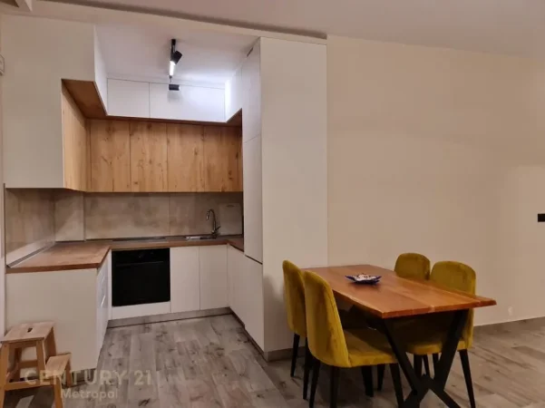 Tirane, jepet me qera apartament 1+1+Aneks+Ballkon Kati 1, 80 m² 800 € 