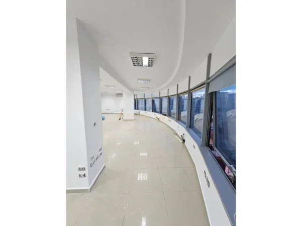 Tirane, jepet me qera ambjent biznesi Kati 6, 290 m² 3.000 € (RRUGA E DIBRES)