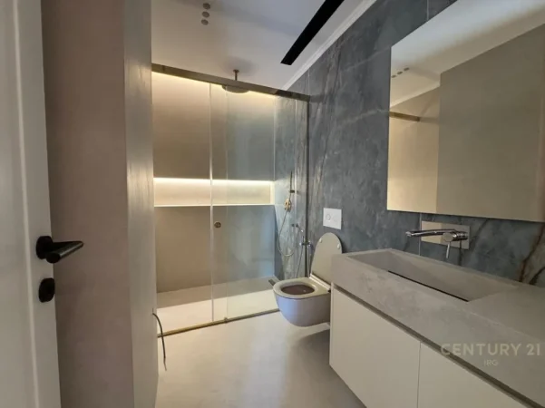 Tirane, jepet me qera apartament 2+1+Aneks+Ballkon Kati 4, 239 m² 2.500 € 