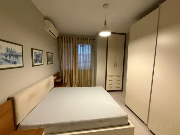 Tirane, jepet me qera apartament 2+1+Aneks+Ballkon Kati 4, 100 m² 700 € 