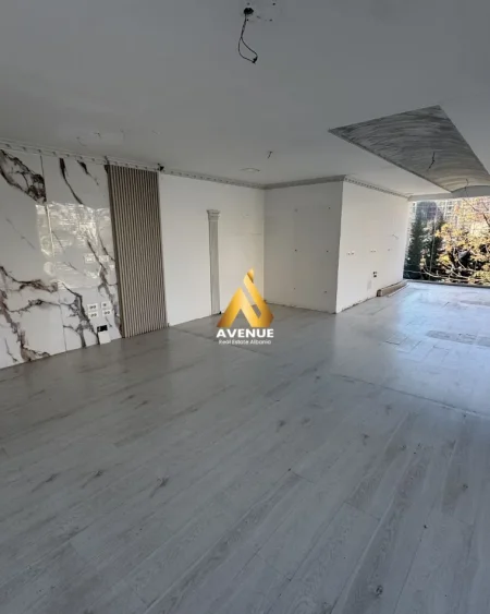 Tirane, shitet ambjent biznesi Kati 1, 72 m² 260.000 € (Rruga Muhamet Gjollesha)