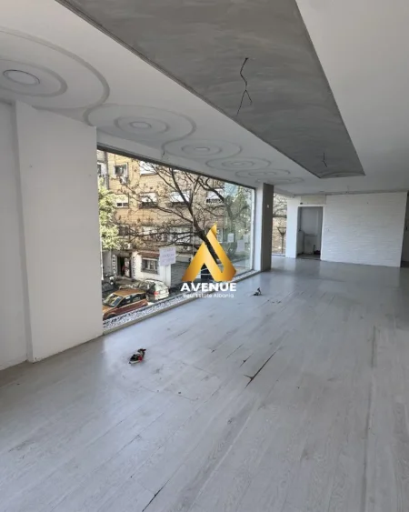 Tirane, shitet ambjent biznesi Kati 1, 72 m² 260.000 € (Rruga Muhamet Gjollesha)