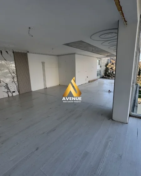 Tirane, shitet ambjent biznesi Kati 1, 72 m² 260.000 € (Rruga Muhamet Gjollesha)