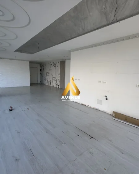 Tirane, shitet ambjent biznesi Kati 1, 72 m² 260.000 € (Rruga Muhamet Gjollesha)