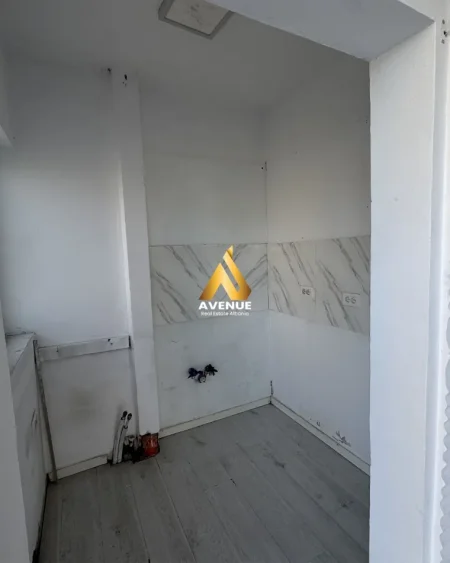 Tirane, shitet ambjent biznesi Kati 1, 72 m² 260.000 € (Rruga Muhamet Gjollesha)