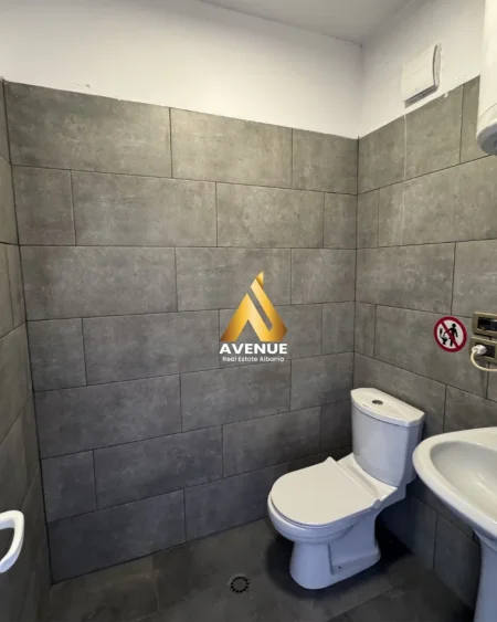 Tirane, shitet ambjent biznesi Kati 1, 72 m² 260.000 € (Rruga Muhamet Gjollesha)