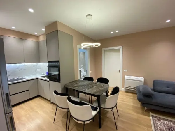 Tirane, jepet me qera apartament 2+1 Kati 1, 100 m² 750 € (Rruga e Dibres)