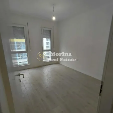 Tirane, jepet me qera apartament 2+1 Kati 4, 95 m² 400 € (Univers City)