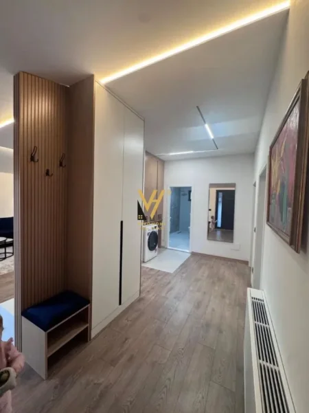 Tirane, jepet me qera apartament 2+1+Ballkon Kati 3, 118 m² 1.000 € (LAPRAKE)