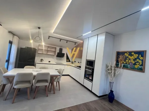 Tirane, jepet me qera apartament 2+1+Ballkon Kati 3, 118 m² 1.000 € (LAPRAKE)