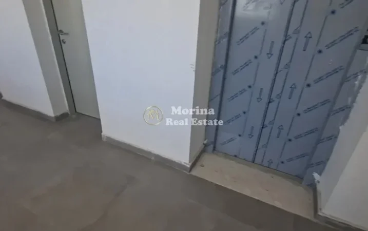 Tirane, jepet me qera ambjent biznesi Kati 1, 94 m² 600 € (5 Maji)
