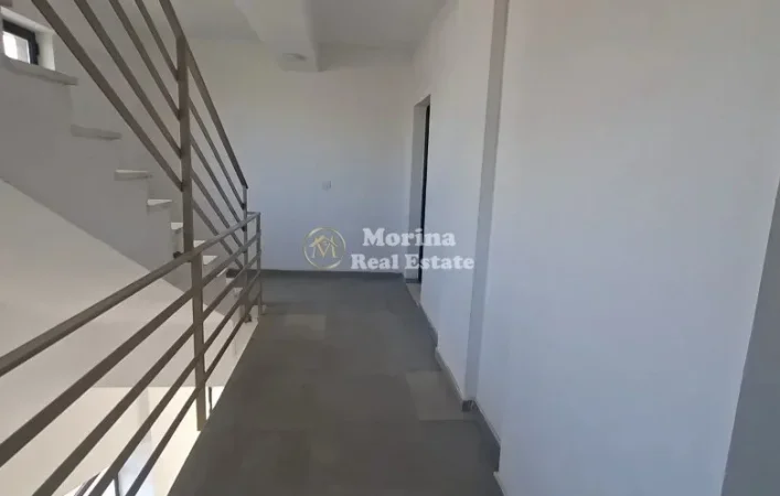 Tirane, jepet me qera ambjent biznesi Kati 1, 94 m² 600 € (5 Maji)