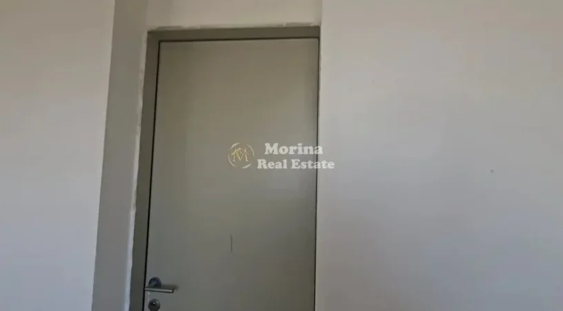 Tirane, jepet me qera ambjent biznesi Kati 1, 94 m² 600 € (5 Maji)