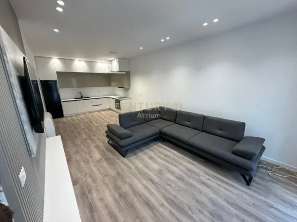 Tirane, jepet me qera apartament 1+1+Aneks+Ballkon Kati 5, 81 m² 750 € (Emerald Center)