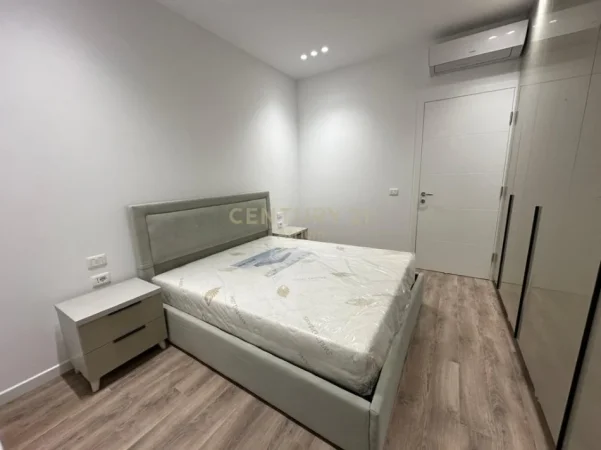 Tirane, jepet me qera apartament 1+1+Aneks+Ballkon Kati 5, 81 m² 750 € (Emerald Center)