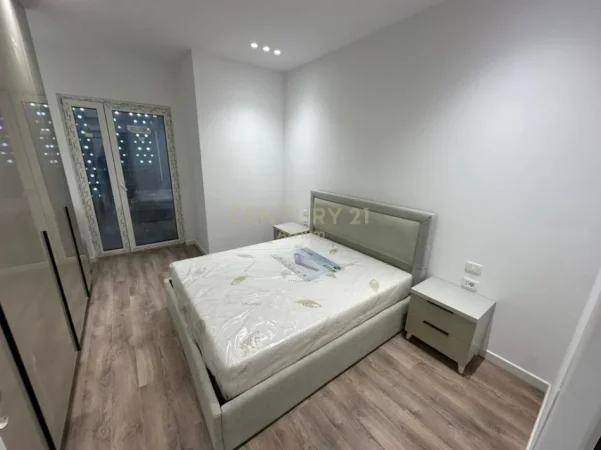 Tirane, jepet me qera apartament 1+1+Aneks+Ballkon Kati 5, 81 m² 750 € (Emerald Center)